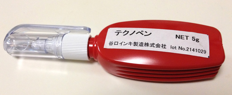 見た目もペン先も修正ペンのようなテクノペン