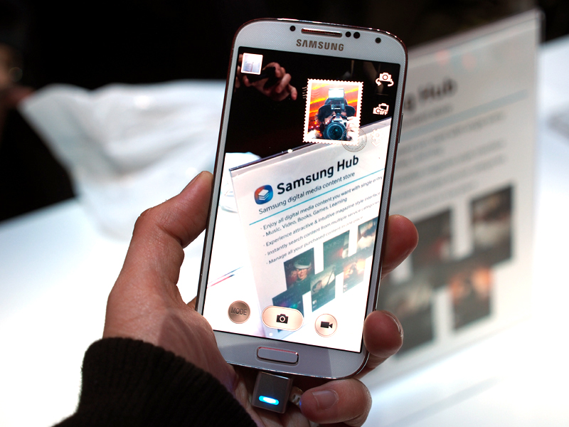 インとアウト、両方のカメラで同時に撮影を行う「Dual Cmaera」