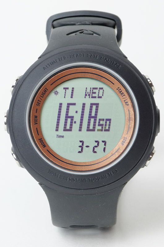 時計表示では天候や日付なども同時表示可能