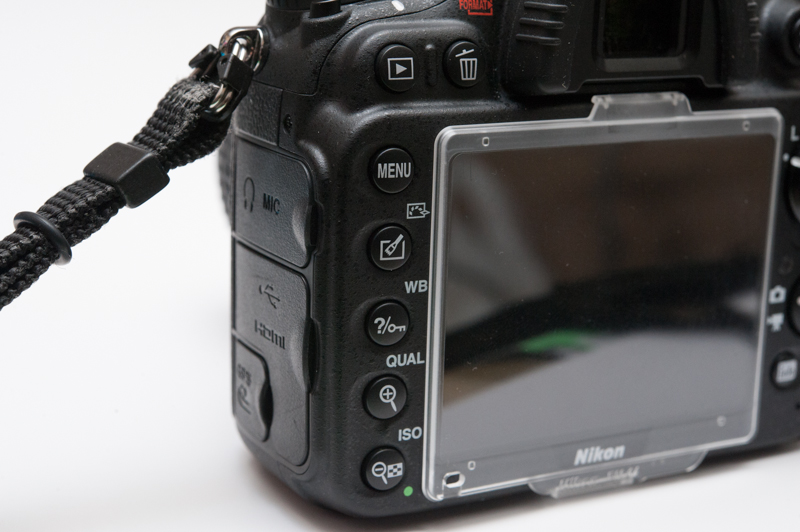 モニター左のボタンも時代とともに変わるので、数年ぶりの買い替えだと慣れが必要