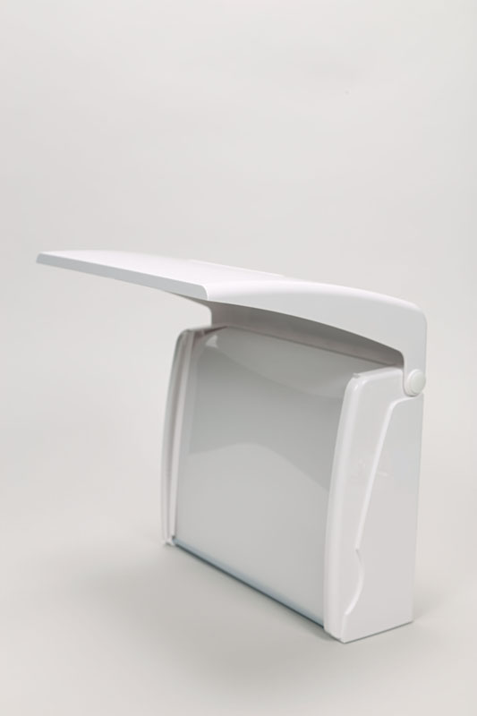 カバー部分はこのように段階的に開く。ラチェット機構で15度ごとに軽く止まり、最大150度まで開く