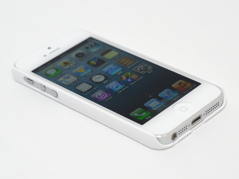 買ったケースはコーナーや上下がむき出しなので保護性能は高くない