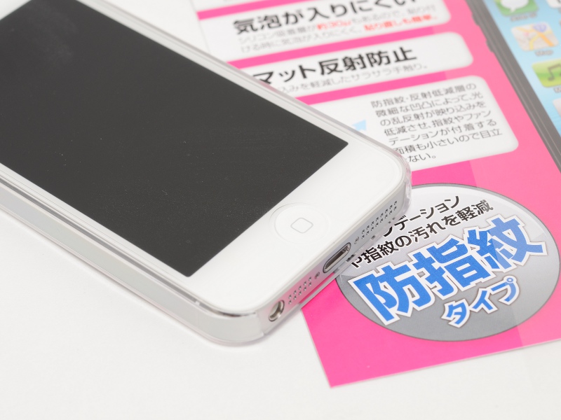 つや消しのフィルムを装着。反射がなくなり、指紋もつきにくい