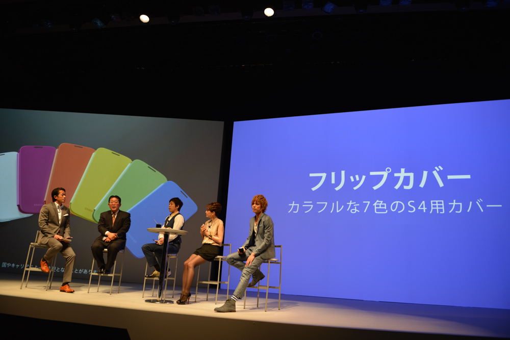 背面カバーを交換する「フリップカバー」。7色展開で日本でも発売予定