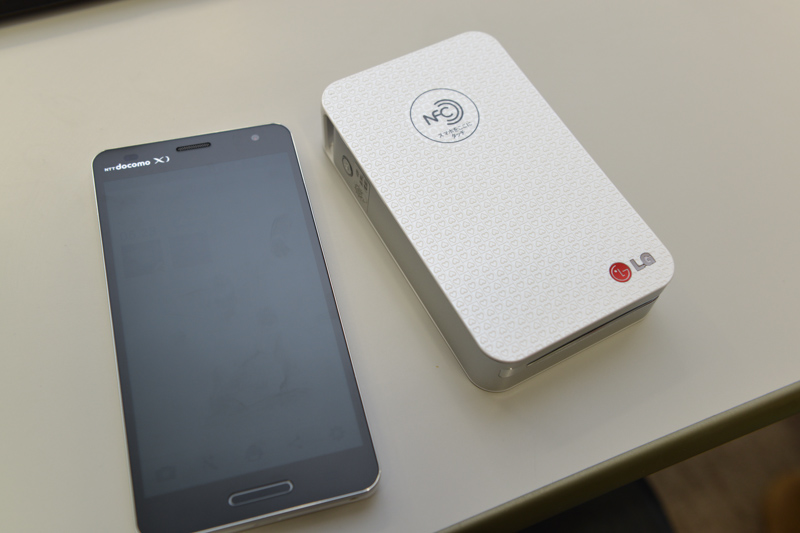 スマートフォンとのサイズ比較