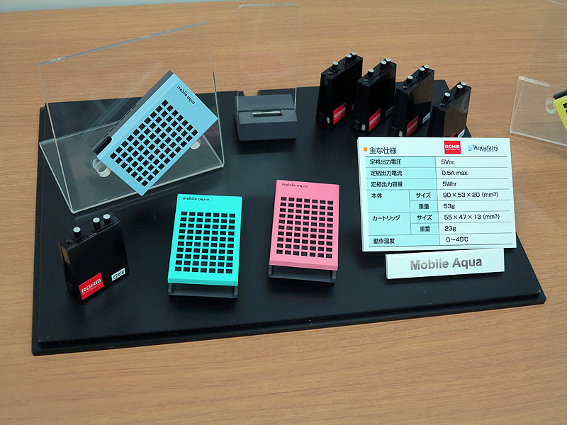 ロームとアクアフェアリーが開発したモバイル向け水素燃料電池の試作品