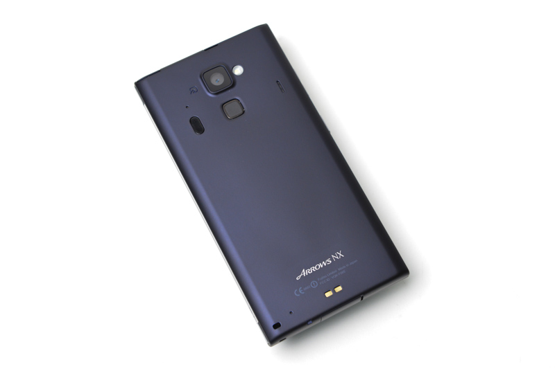 「ARROWS NX F-06E」背面