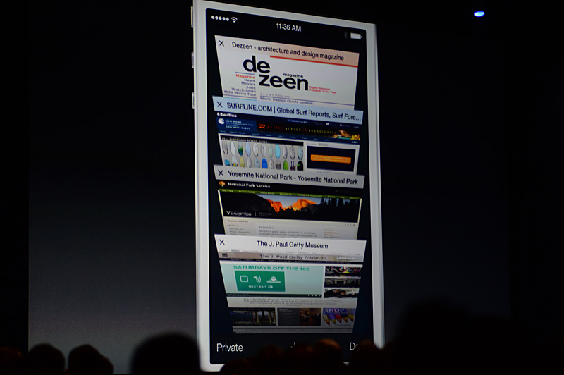 iOS 7のSafari。複数開いたウインドウがこうしたスタイルで一覧できる