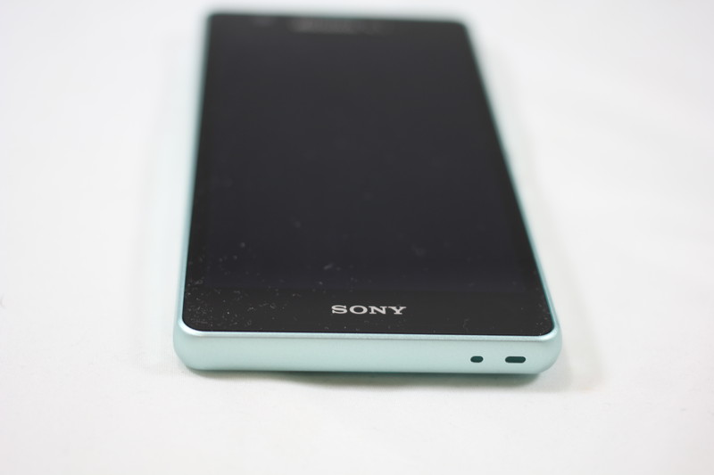 下部。カラフルに光るLEDを搭載