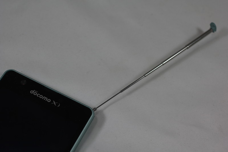 ワンセグ・NOTTVアンテナは右上隅から伸びる