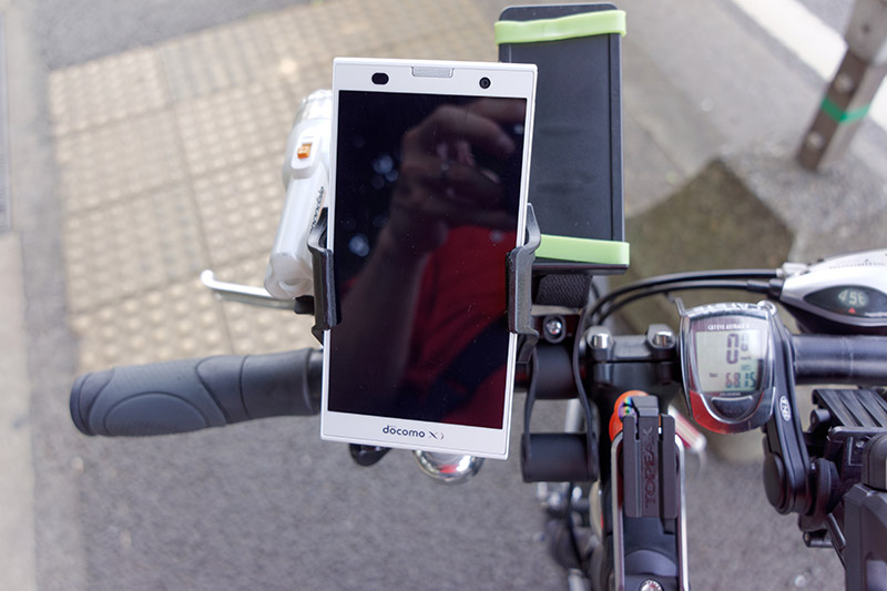 今回のバッテリー対決を制したARROWS NX F-06E