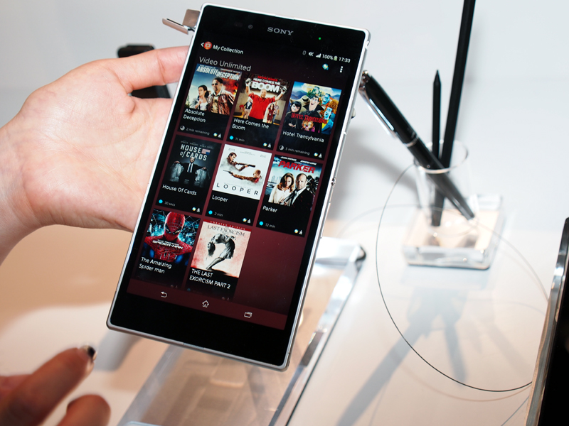 同様に、ビデオアプリには撮影/ダウンロードした動画と、「Video Unlimited」の動画を合わせて表示できる