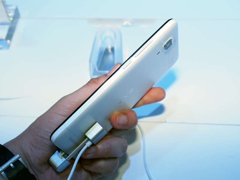 大画面、薄型、高音質の3拍子備えたフラグシップスマートフォン。中国を初めとするアジア圏では、このような大画面端末が人気だ