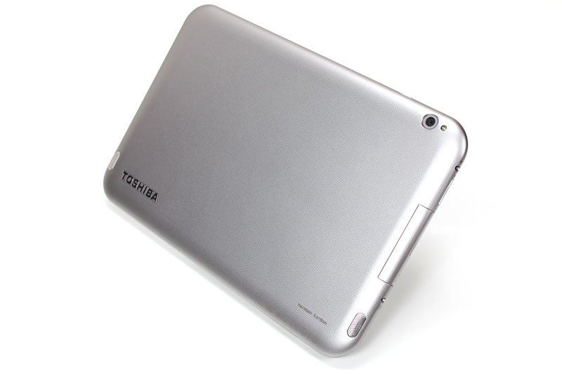 東芝の「REGZA Tablet AT703」。Android 4.2搭載タブレットで、付属のデジタルペンによる手書き入力に対応する。デジタルペンは1024段階の筆圧感知が可能。本体カバーにもなるいBluetoothキーボードが不属する。実勢価格は8万円前後