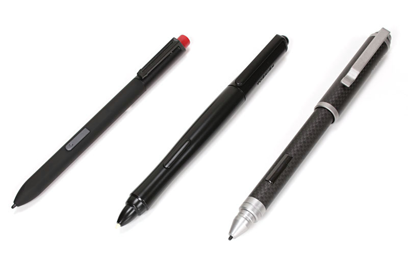 左から、一般的なデジタルペン、AT703付属のデジタルペン、ワコムの「Bamboo Stylus feel carbon」。一般的なデジタルペンだと書くときに滑りすぎる感じだが、AT703付属のデジタルペンだと少々抵抗感があって書き味が良い。ワコムの「Bamboo Stylus feel carbon」にソフトタイプのペン芯を付けて書くと、さらに自然な描き味になる