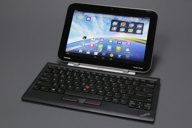 購入した中で気に入れた4種類のスタンド。これらのスタンドに「REGZA Tablet AT703」「iPad mini」「Arrows NX F-06E」などをセットし、Bluetoothキーボードと組み合わせて使っている