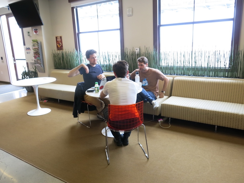 数多くのエンジニアが働いているが、オフィスのどのエリアも非常に自由な雰囲気だ