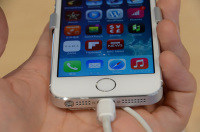 ソフトバンクiPhone 5s/5c発売イベントに宮内氏、上戸彩が登場