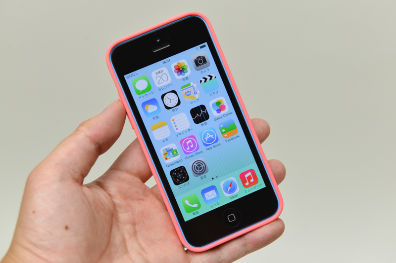 カラフルなiPhone 5c、ボディの質感は高い