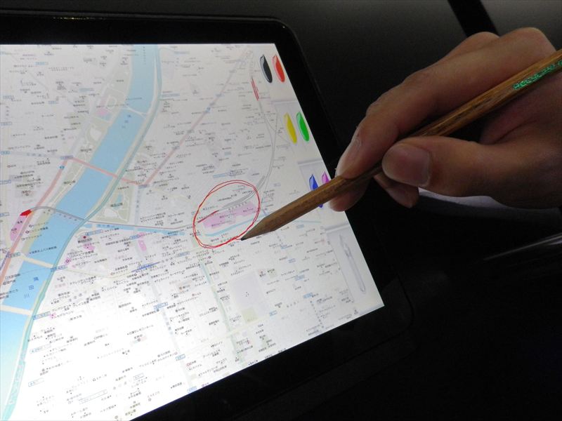 タッチパネル付きIGZOディスプレイ