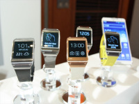 au、「GALAXY Note 3」「GALAXY Gear」を10月17日発売 - ケータイ Watch