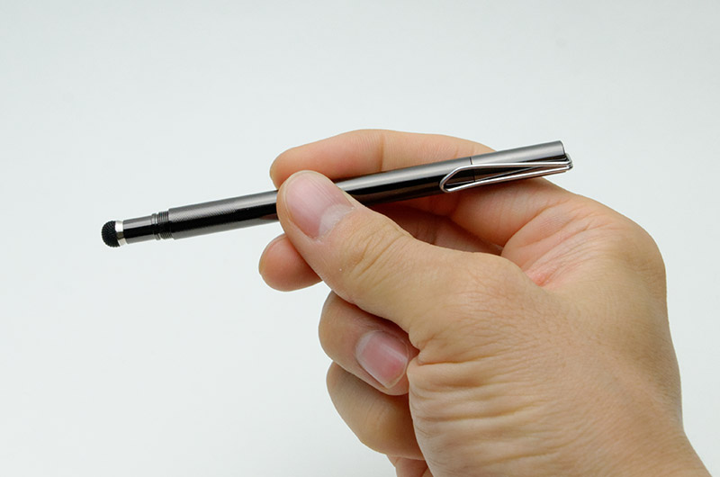 「P201S-MSBN」は着脱可能なキャップとクリップが特徴