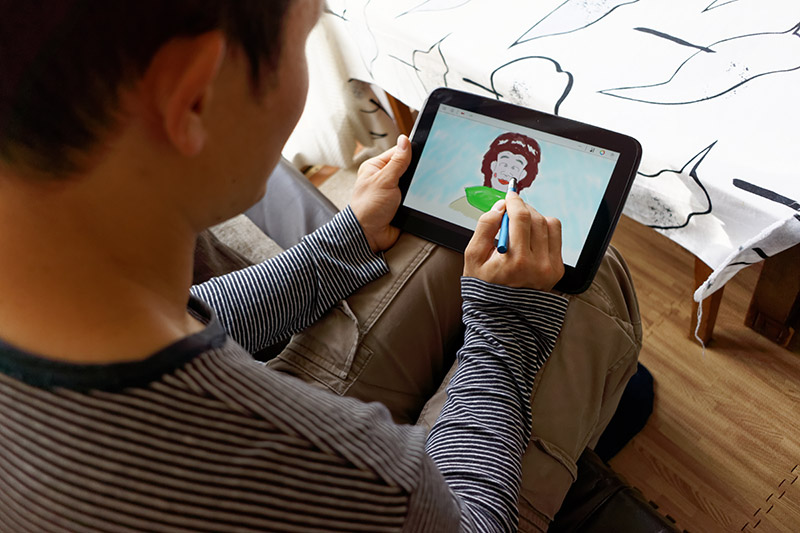 なんとなくよくわからない似顔絵を描いてみる。「P201S-CLA」を使ってみたけれど、描きにくいなんてことはもちろんなかった