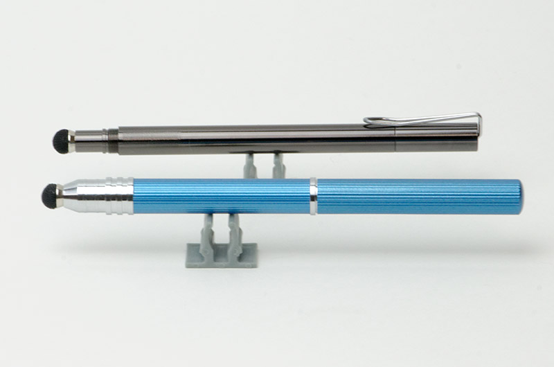 重心は「P201S-CLA」が先端に近く、「P201S-MSBN」は中央付近にある