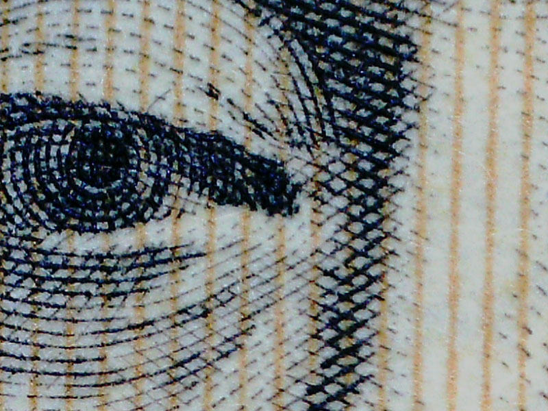 レンズを対象から少し離した位置でもピントを合わせられる。このあたり以下の拡大倍率なら、どの位置でもピントが合う