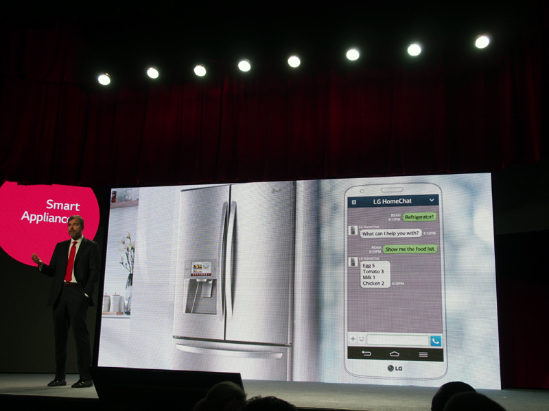 友だちや家族とチャットをする感覚で、家電をスマートフォンでコントロールできる
