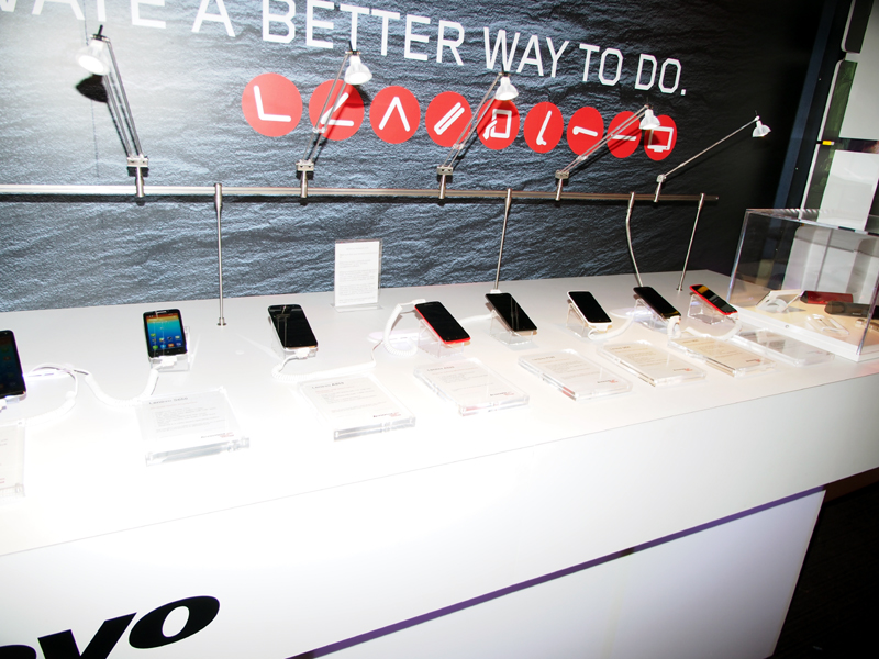 幅広いスマートフォンのラインナップを展開するレノボ