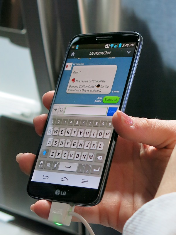 LINEでオーブンのレシピデータを確認しているところ