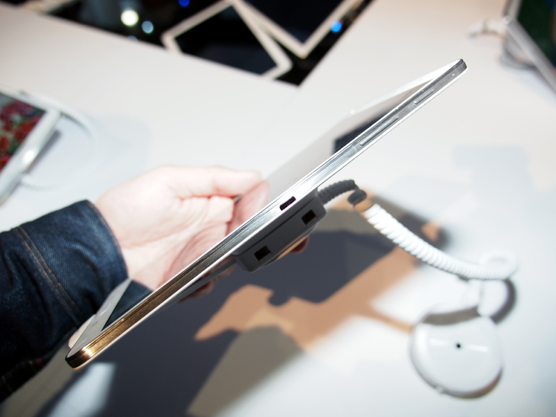 7.2mmと薄型なのも特徴だ