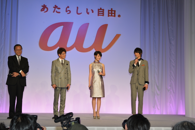 CMにキャラクターの哀川翔、剛力彩芽、福士蒼汰が登壇、新端末の魅力を語った