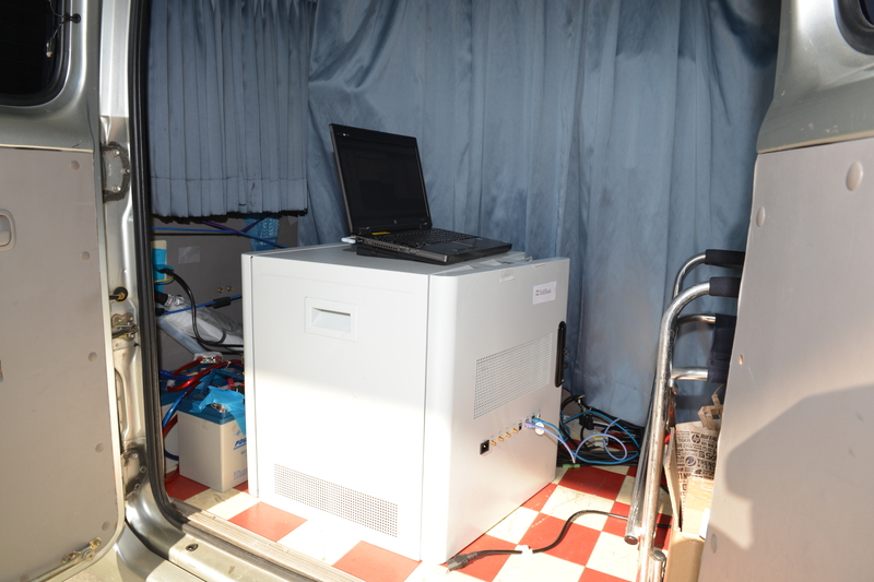 後部には端末にあたる実験装置を搭載