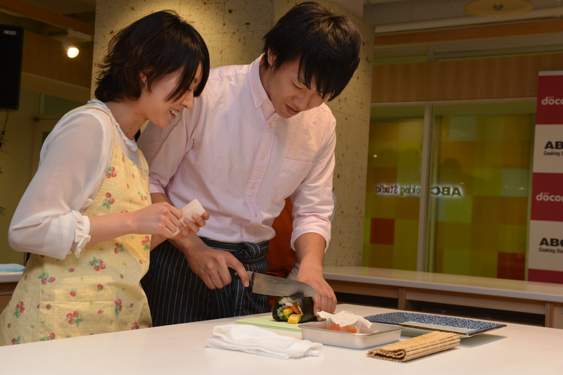 綺麗に切り分けるため、酢水を浸した布で包丁を湿らすのがポイントだそう