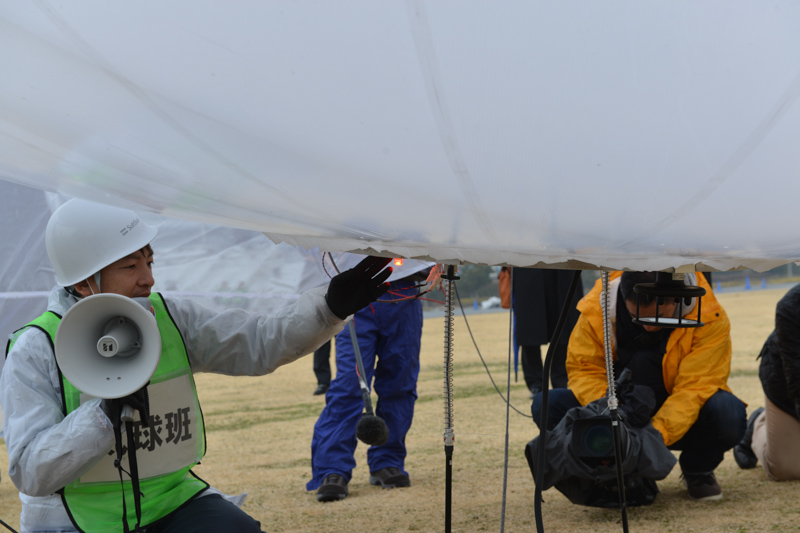 最大100mの高度になるため、60m以上の建物に必要な航空障害灯も装備している