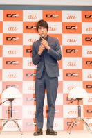 au、新CMキャラクターに福士蒼汰、杉咲花を起用 - ケータイ Watch