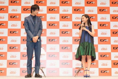 au、新CMキャラクターに福士蒼汰、杉咲花を起用 - ケータイ Watch