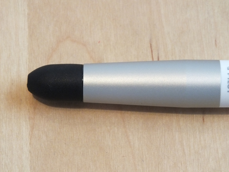 芯が出ているとボールペン、収納されているとタッチペンと切り替えて使用できる