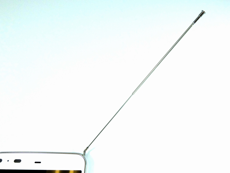 フルセグ/ワンセグ/NOTTVアンテナは右上部から伸びる