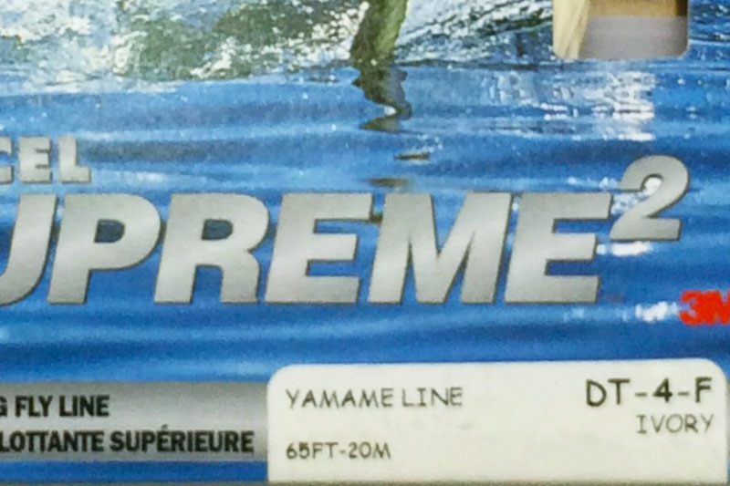 フライライン（釣り糸）が入った箱を撮ってみた。右のドットバイドット画像を見ると、どういうスペックのフライラインかよくわかる