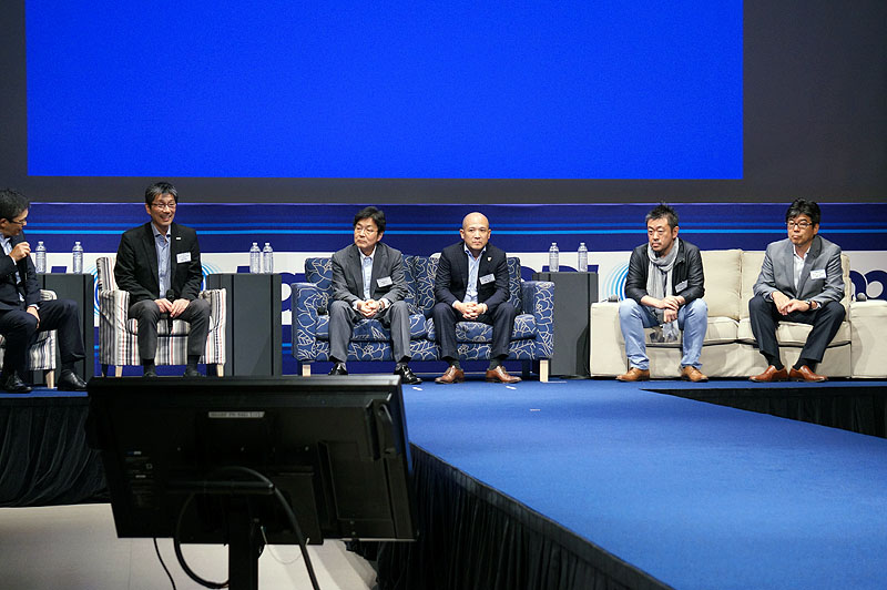 パネルディスカッション形式で各社の考えが紹介された