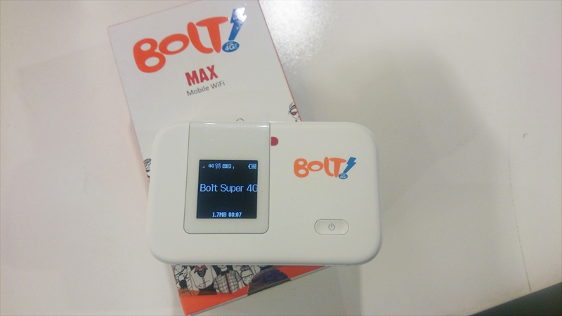 Bolt!対応のモバイルWi-Fiルーター。オレンジ色を基調としたBolt!のロゴが印象的