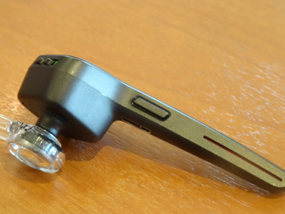 大画面スマホの音声通話に、Bluetoothヘッドセット「Voyager Edge