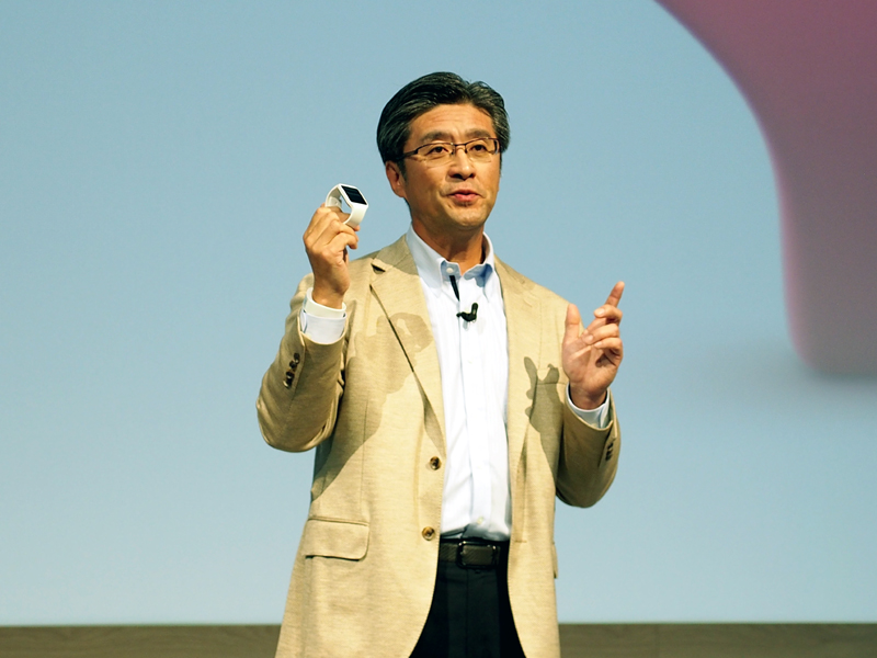 スマートウェアのコンセプトを語る、ソニーモバイルの鈴木国正氏