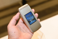 ドコモ、「らくらくホン8 F-08F」を9月12日に発売 - ケータイ Watch