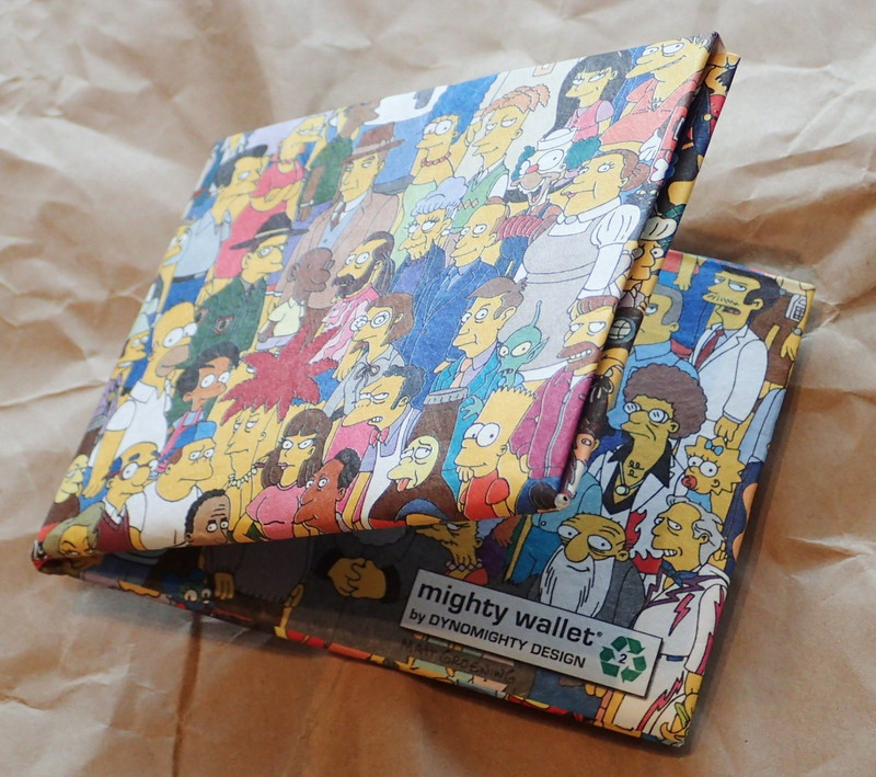 もう何個目かも忘れたTYVEK財布を懲りずに買った。今回はシンプソンズだ