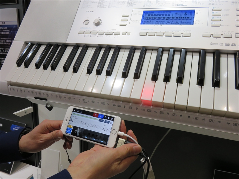 作成した曲はカシオ製のキーボードで練習できる