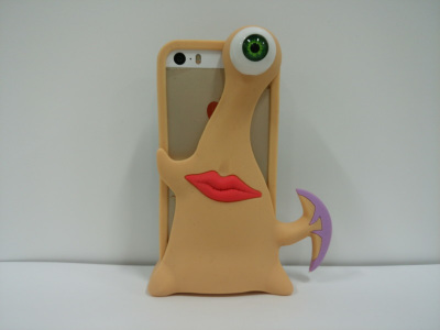 インパクトは最強！ iPhoneにまとわりつく寄生獣「ミギー」の